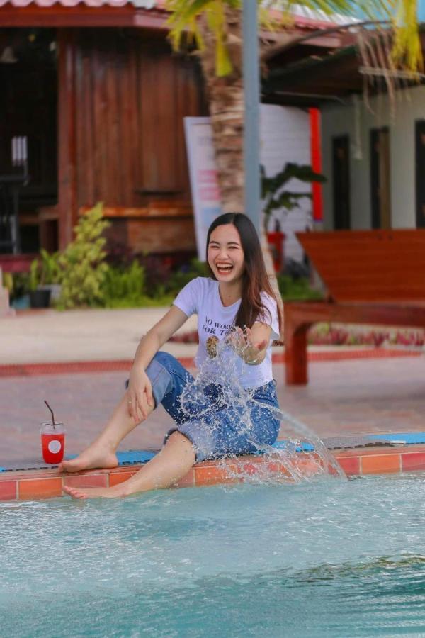 Srihome ยายศรีโฮมแอนแคมป์ปิ้ง Ban Don Tum Екстериор снимка
