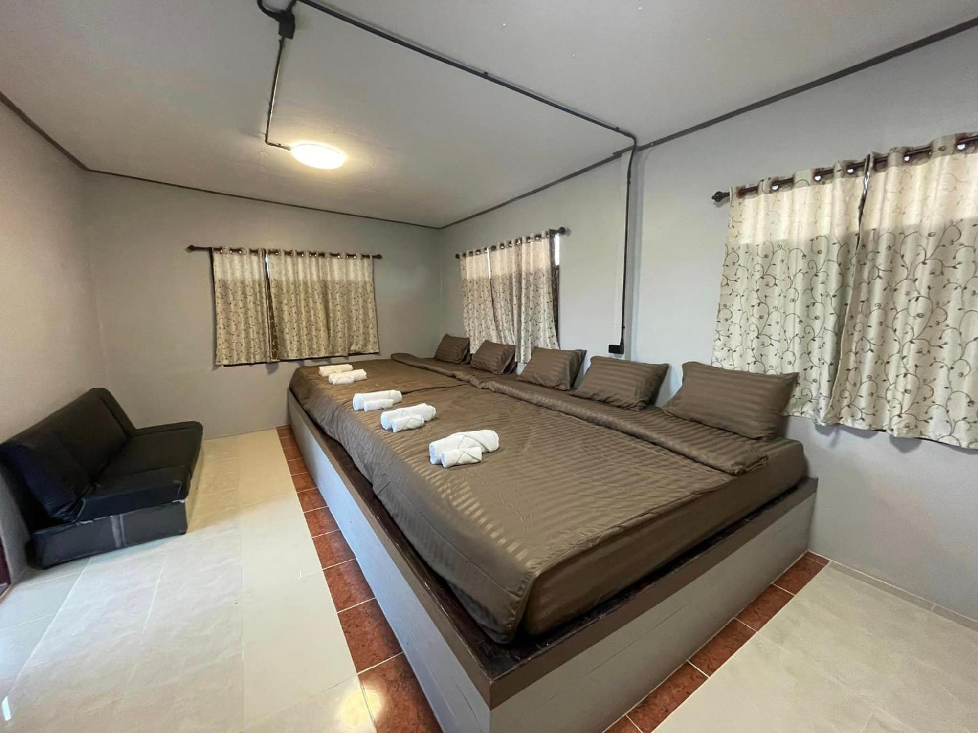 Srihome ยายศรีโฮมแอนแคมป์ปิ้ง Ban Don Tum Екстериор снимка